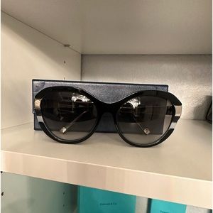 Petit Soupçon Cat Eye Sunglasses